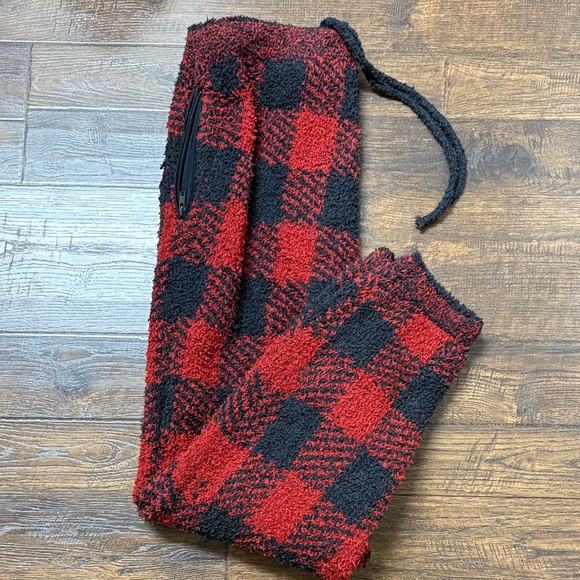 SKIMS Women's Red and Black Plaid Pajama Set - Picture 7 of 9